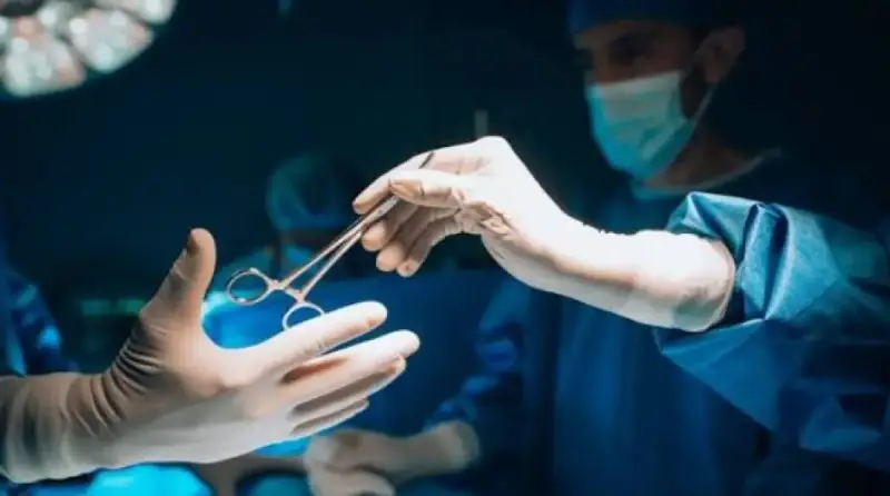 Шымкентте пластикалық операциядан кейін әйелдің бір көзі көрмей қалды