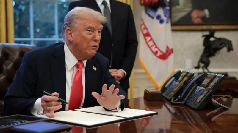 Трамп подписал закон об «адских санкциях» против России и Ирана: что это значит для Казахстана