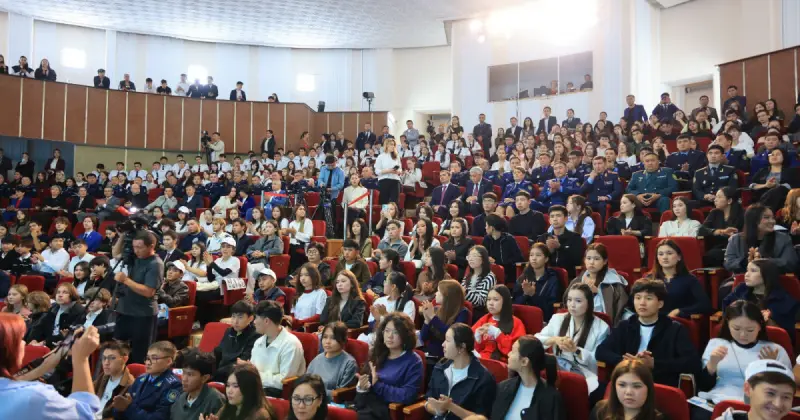  Қарағандыда «Жастар – Заң мен Тәртіптің тірегі» форумы 15 мыңға жуық студенттің басын қосты 