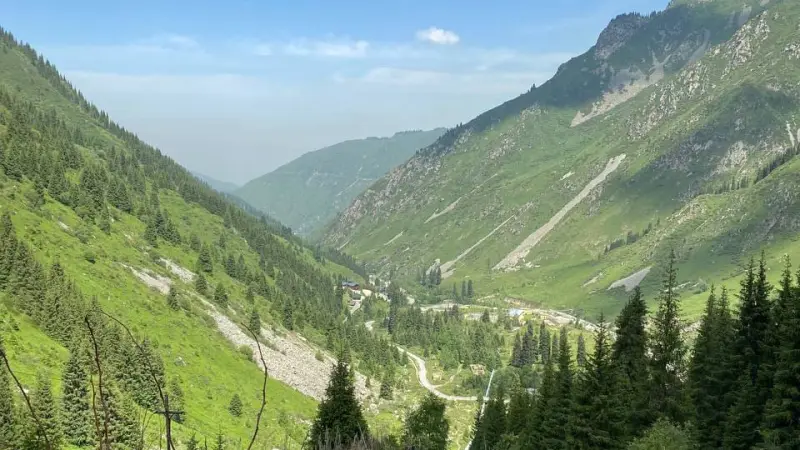 Алматыға  сәуір мен қазанда не үшін бару керек?