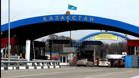 Автомобильные пункты пропуска на границе с Китаем закроют на один день