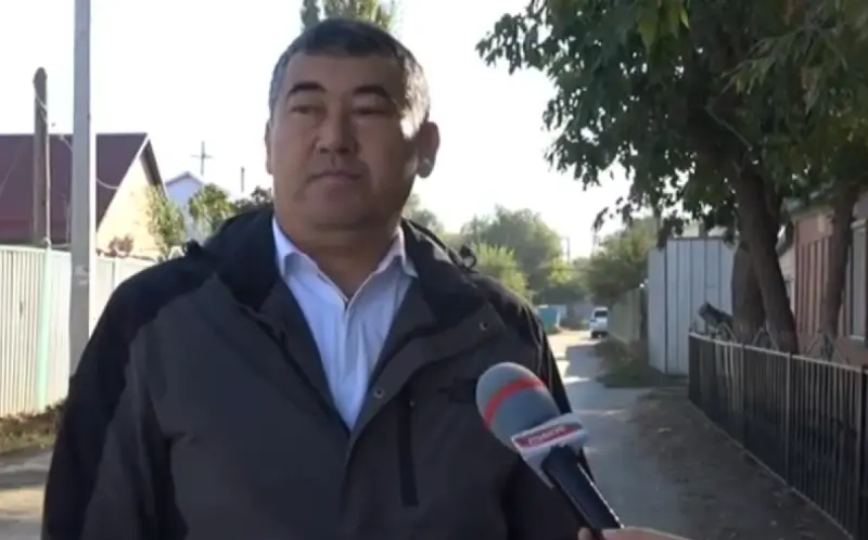 Жолдың 100 метрін жөндемей кеткен: Ақтөбеде тұрғындар наразы