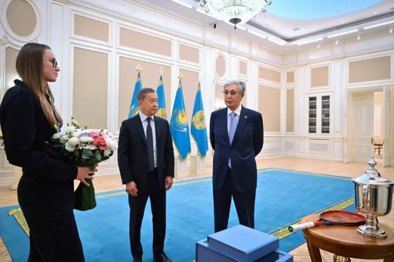 Тоқаев Елена Рыбакинаны «Барыс» орденімен марапаттады