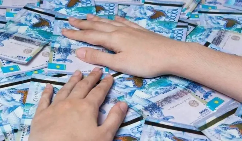 Комендант общежития в Астане пять лет собирала деньги со студентов
