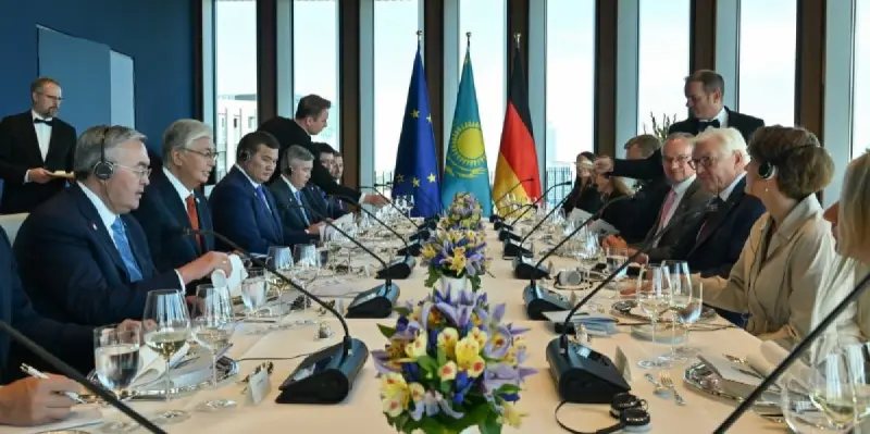 Тоқаев пен Франк-Вальтер Штайнмайер кеңейтілген құрамда келіссөз жүргізді