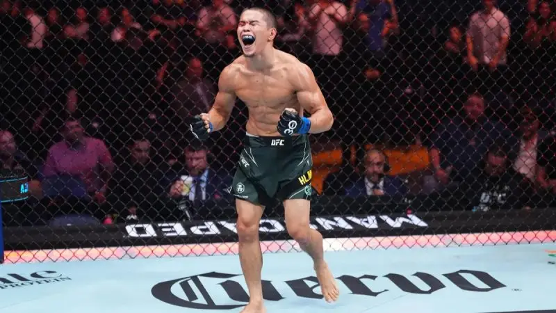 Официально объявлен бой казахстанца в UFC