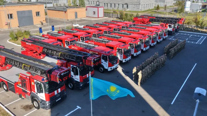 Пожарным Астаны передали новую технику и экипировку