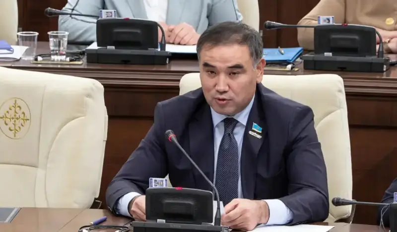 Заң нормаларын мазмұнын халыққа қарапайым әрі түсінікті тілмен жеткізу керек, - депутат