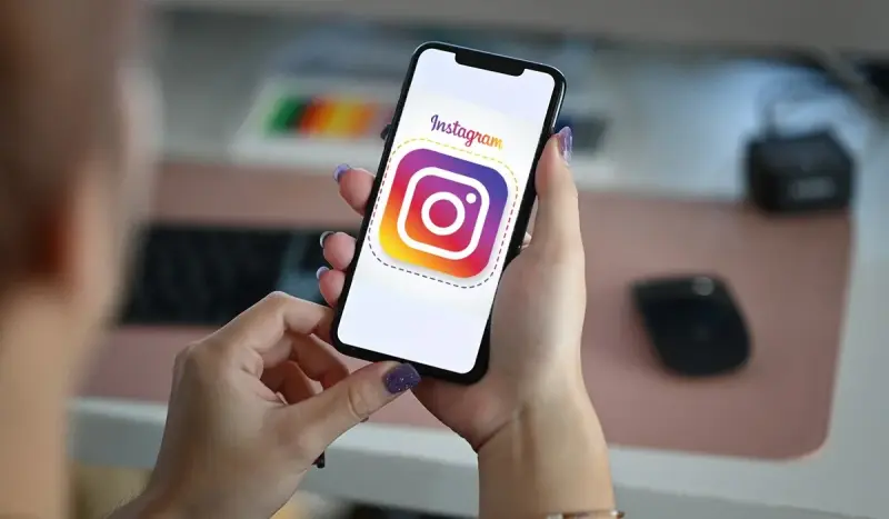 Екі өскемендік Instagram-дағы жазба үшін 600 мың теңге шығынға ұшырады