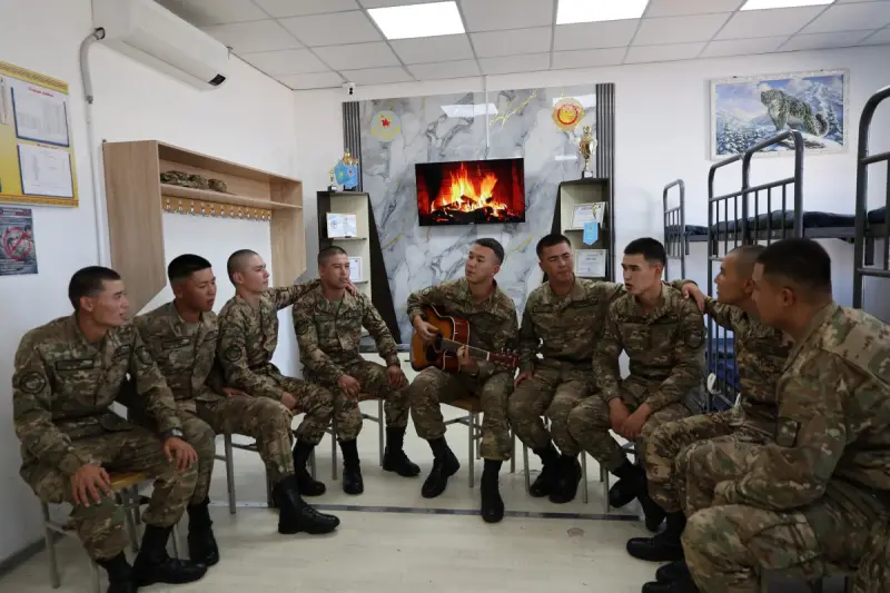 Восемь выпускников одной школы поступили на службу в Нацгвардию в Туркестане (ВИДЕО)
