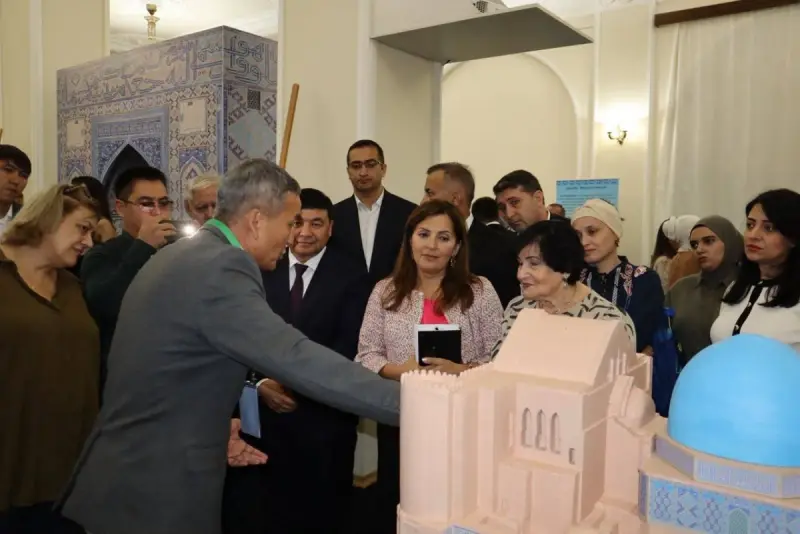 Международная выставка "Тайна небесной глазури" открылась в Баку