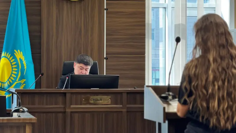 Жанжалдан кейінгі шешім: Блогер Ерболат Жанабылов пен жұбайы сотта не деді?