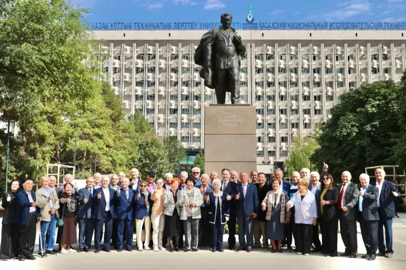 Связь поколений: в Satbayev University встретились со старейшинами университета