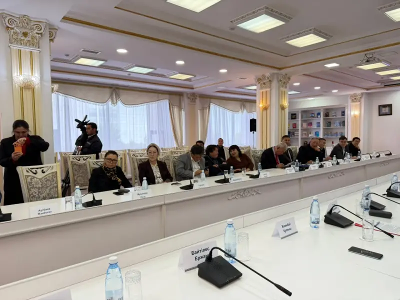 «Урбанизация дәуіріндегі әдебиет» атты дөңгелек үстел өтті