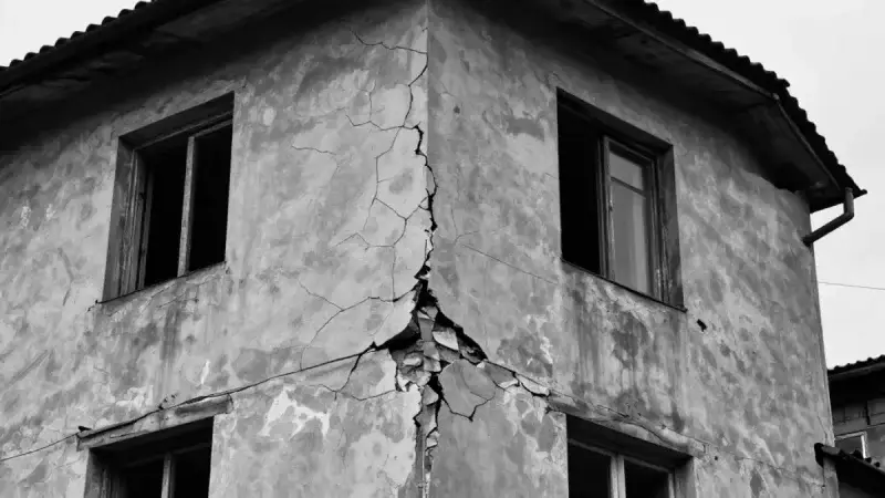 Дом трещит, двери не закрываются: жители Сатпаева ждут переселения второй год