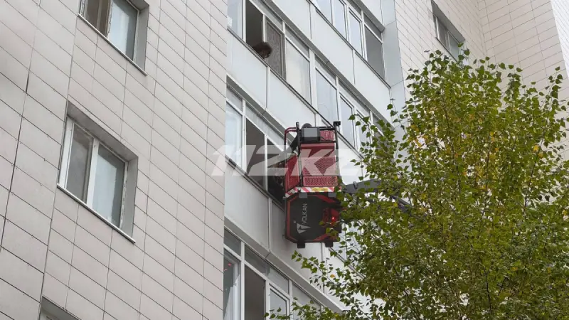 Пожар в девятиэтажке в Астане: спасатели эвакуировали жителей