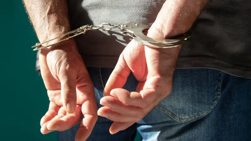Талдықорғанда әйеліне шабуыл жасаған қарулы ер адам ұсталды