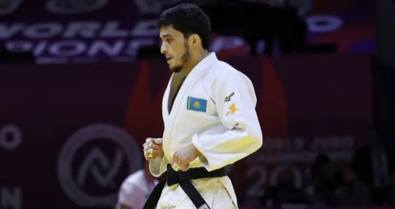Шерзод Давлатов әлем чемпионы Рюдзу Нагаяманы жеңіп, финалға шықты
