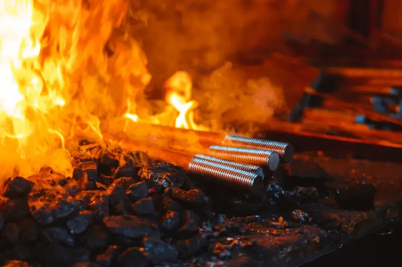 Семейде ағаш қоймасынан өрт шықты: 53 өрт сөндіруші тілсіз жаумен күресіп жатыр