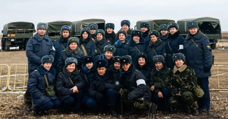   Ана жолын жалғаған әскери қызметші   