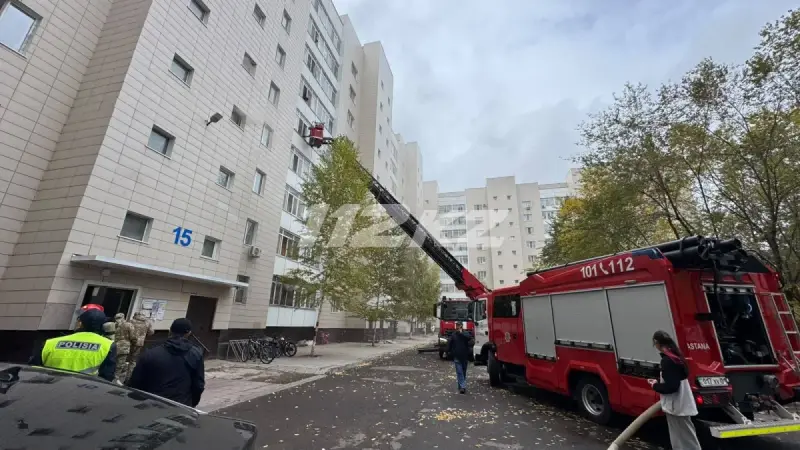 Астанада тоғыз қабатты үй өртенді: 17 адам құтқарылды