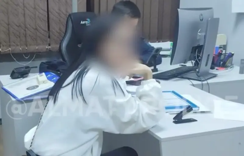 Полиция Алматы показала задержания в притоне интим-услуг