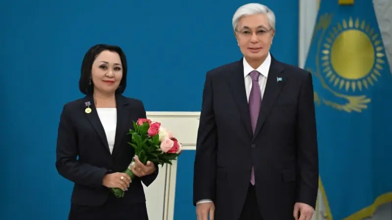 Айрықша еңбегі үшін бір топ мұғалім жоғары мемлекеттік наградалармен марапатталды
