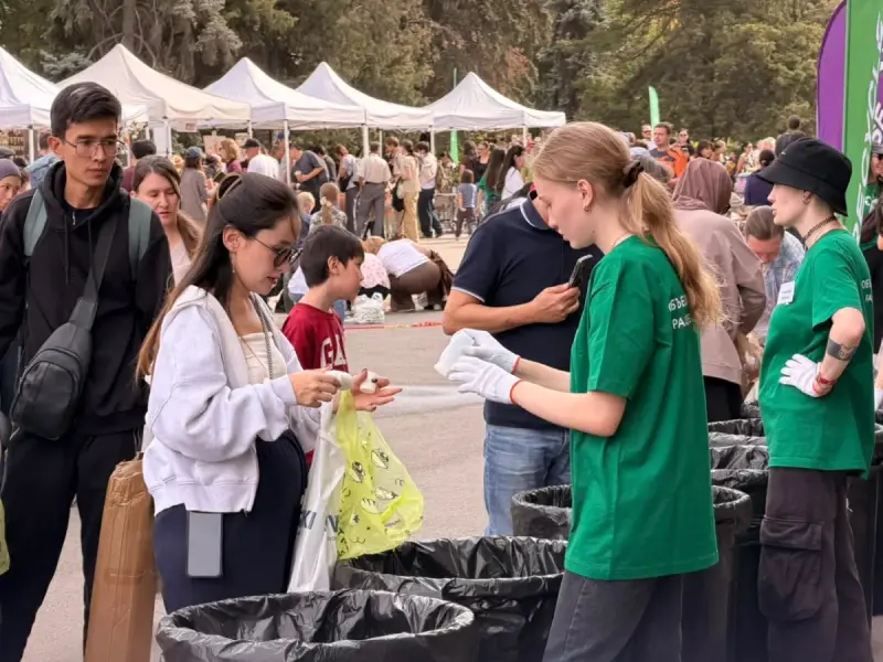 От сортировки до обмена: в Алматы прошла экологическая акция Recycle Бірге