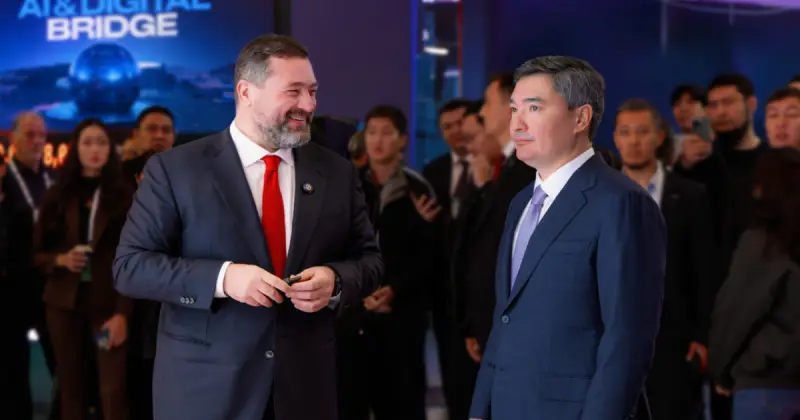   Михаил Ломтадзе Премьер-министрге Kasper AI-көмекшісінің мүмкіндіктерін көрсетті   