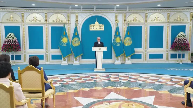 Президент Ақордада мұғалімдерді кәсіби мерекемен құттықтады