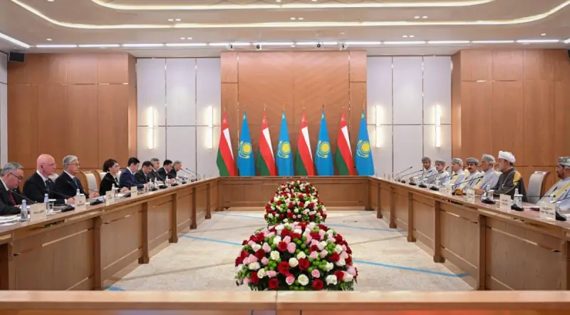 Тоқаев пен Хайсам бен Тариқ Әл Саид кеңейтілген құрамда келіссөз жүргізді