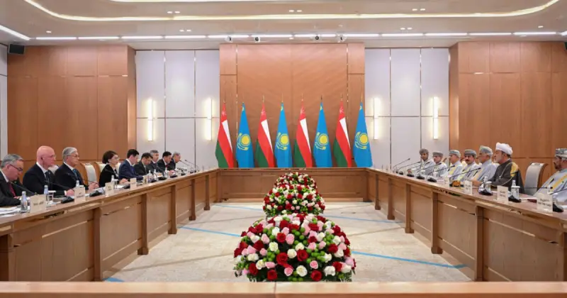   Қасым-Жомарт Тоқаев пен Хайсам бен Тариқ Әл Саид кеңейтілген құрамда келіссөз жүргізді   