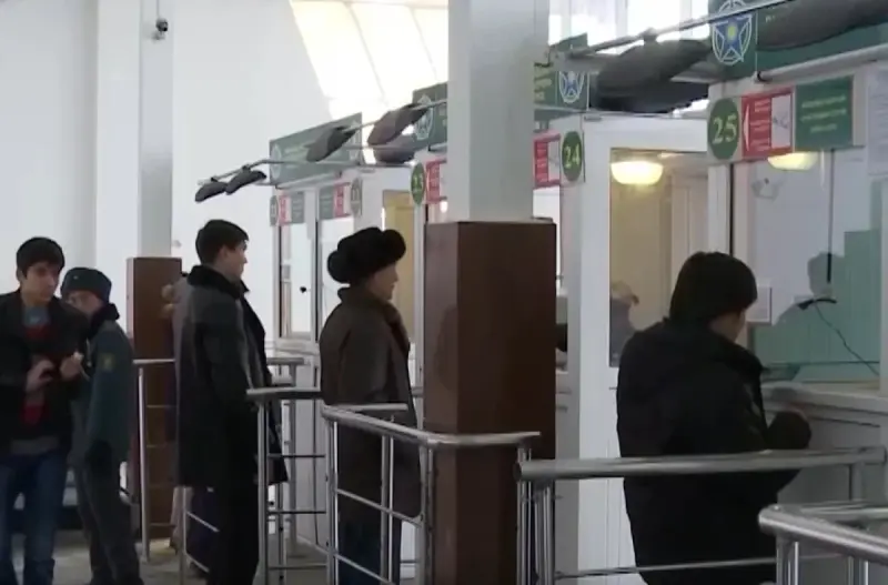 Нарушили правила пребывания: сотни иностранцев покинули Казахстан
