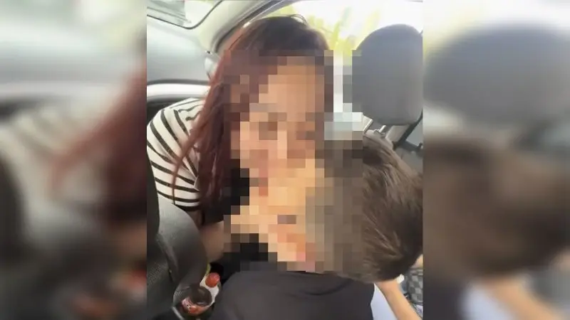 Полиция не стала наказывать девушку, которая целовала мальчика в губы на видео