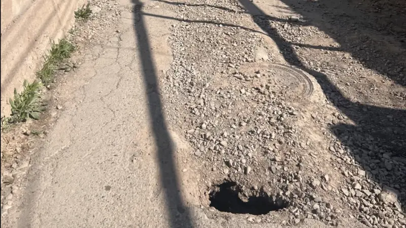 «Жедел жәрдемнің өзі әрең жетеді»: Алматының Наурызбай ауданындағы жол мәселесі тұрғындарды әбігерге салды