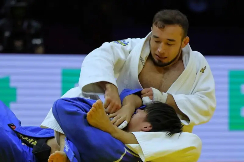 Жұбаназар Олимпиада жүлдегерін жеңіп, ӘЧ жартылай финалына шықты