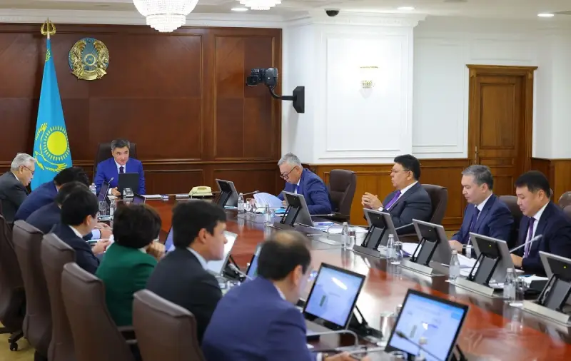 Олжас Бектенов провел заседание Координационного совета по сотрудничеству с МФО