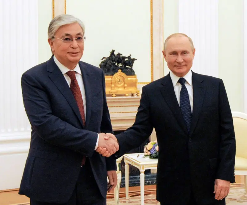 Тоқаев Путинді туған күнімен құттықта