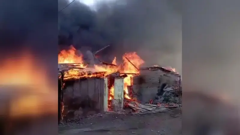 4 отбасы далада қалды: Саран қаласында төрт үй жанып кетті