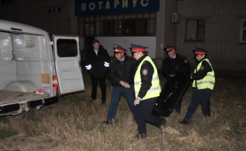 Подросток и девочка спрыгнули с многоэтажки и погибли в Уральске