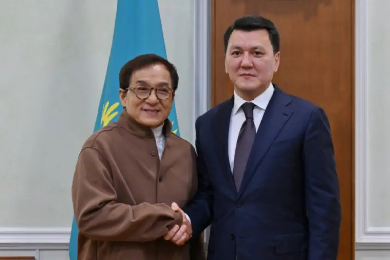 Ерлан Қарин әйгілі Джеки Чанмен кездесті