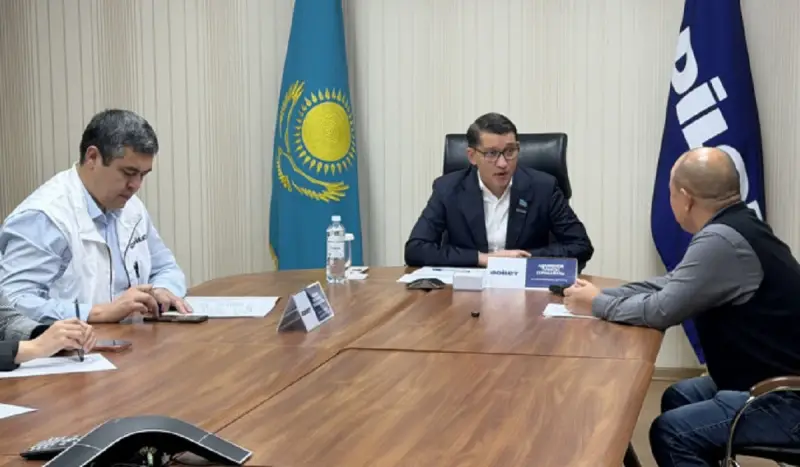 Баспана, еңбек дауы, әлеуметтік қорғау: Құрылтай депутатына бірнеше азамат арызын айтып келді