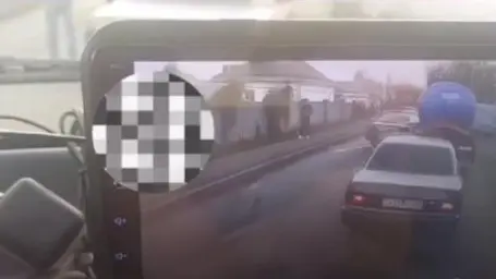 Алматы облысында жүргізуші көлікті соғып, одан кейін тротуарда жасөспірімдерді қағып кетті