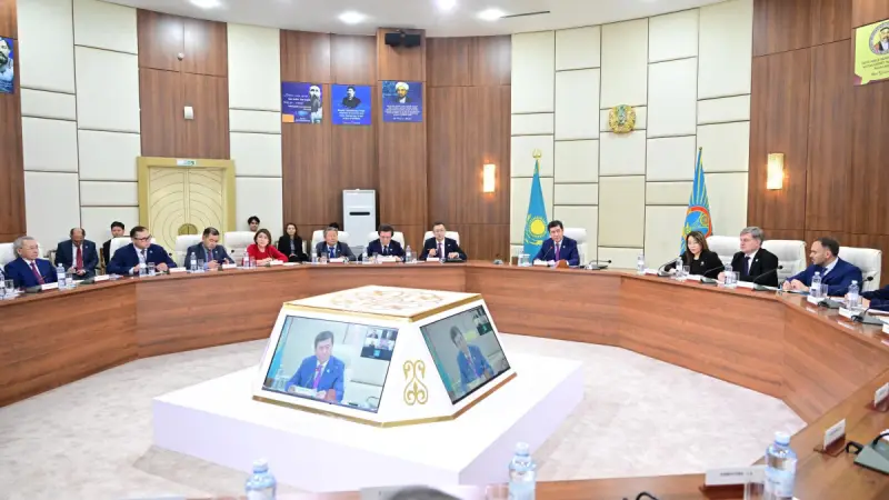 Ерлан Қошанов: біздің басты міндетіміз – халықтың үніне дер кезінде құлақ асып, талап-тілегін тыңдай білу