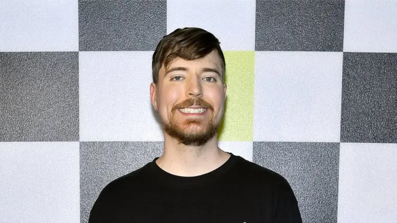 Звезда YouTube MrBeast прилетел в Ташкент (ВИДЕО)