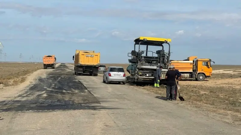 В Мангистау асфальтируют 8 километров дороги к селу Кызылозен