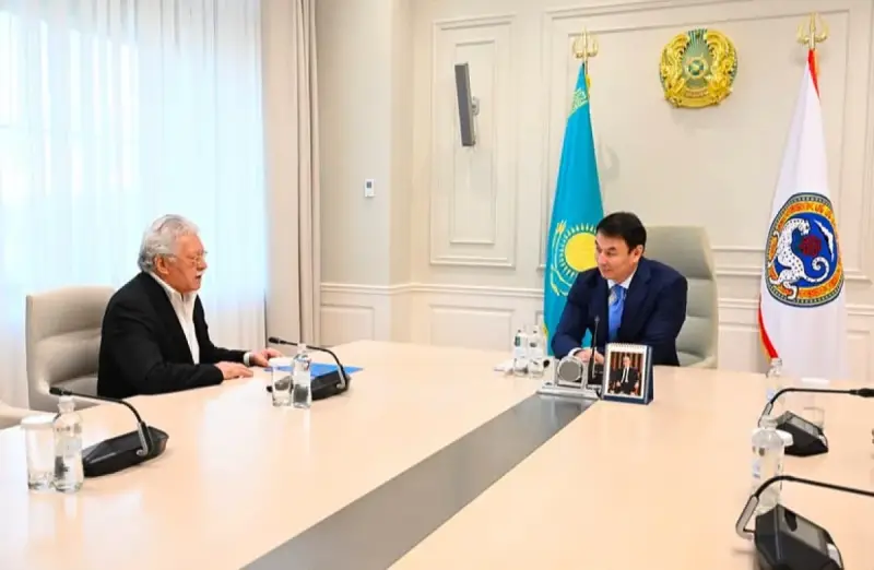 Касым-Жомарт Токаев поздравил Досхана Жолжаксынова с юбилеем