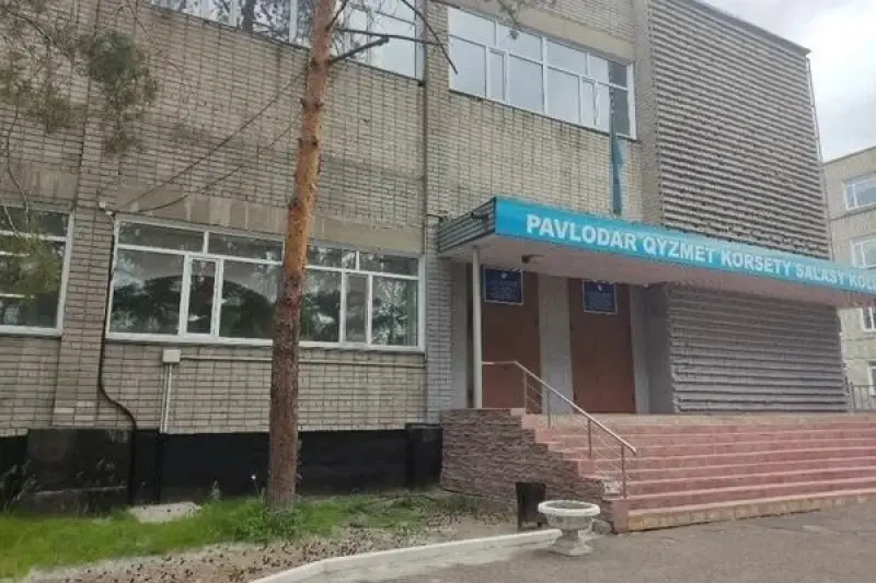 Павлодарда колледж студенті үшінші қабаттан секіріп кетті