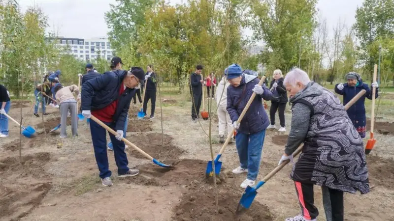 Около 400 тысяч жителей приняли участие в осеннем экологическом месячнике в Астане