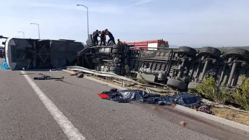 В Турции в ДТП с автобусом и грузовиком погибли 11 человек